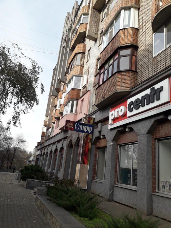 Апартаменты На Проспекте Почтовый Krywyj Rih Exterior foto